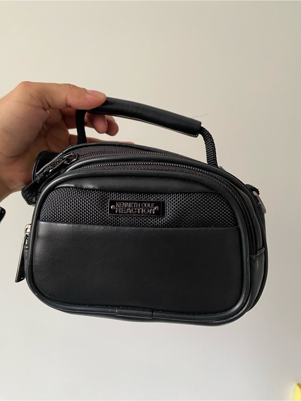 Vintage Kenneth Cole Mini Camera Bag Leather Black Travel Case Utility